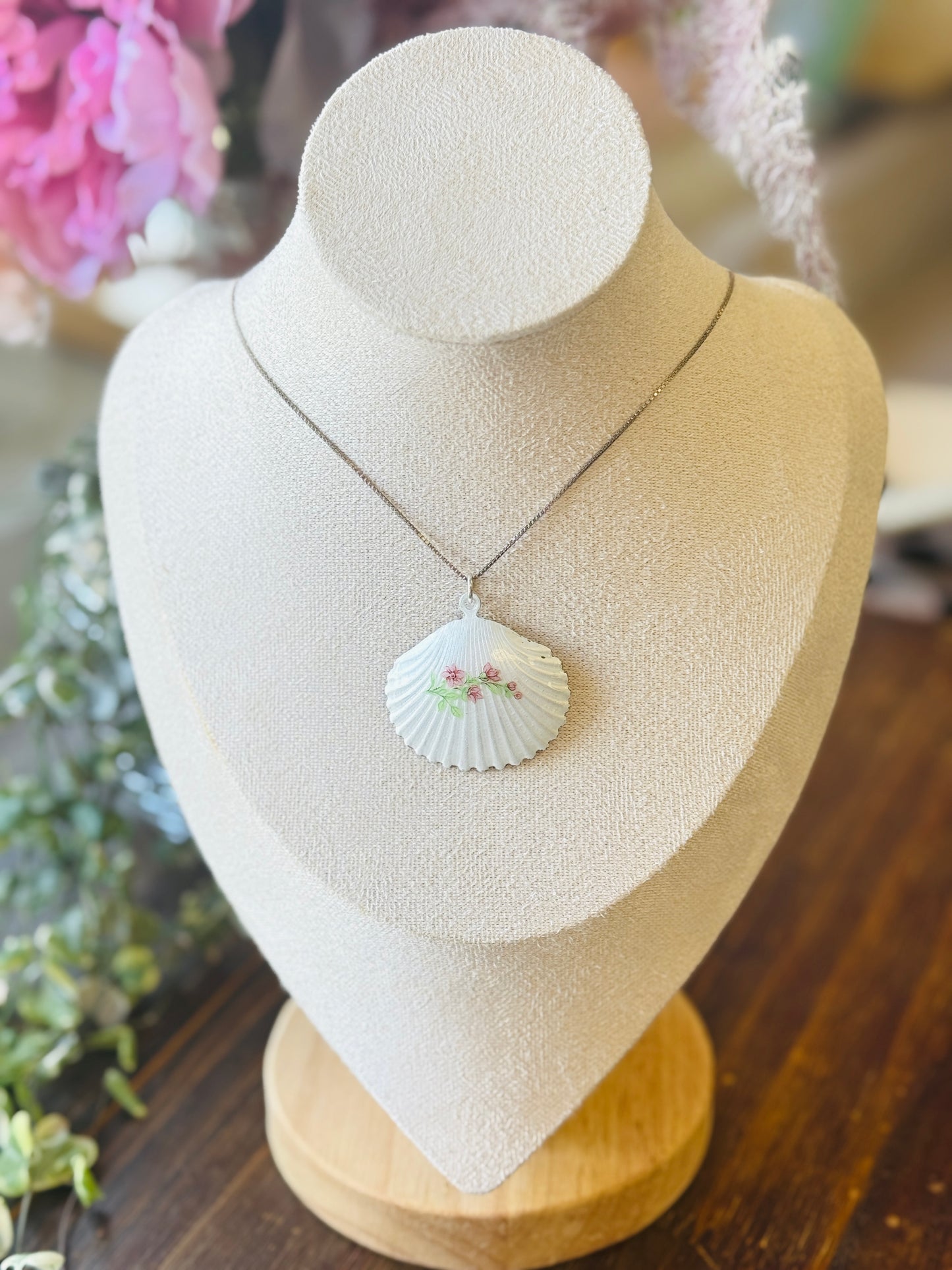 Vintage & Rare Enamel Sea Shell Necklace