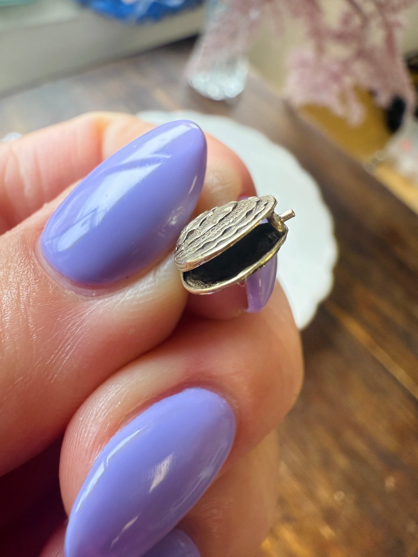 Vintage 14k oyster charm