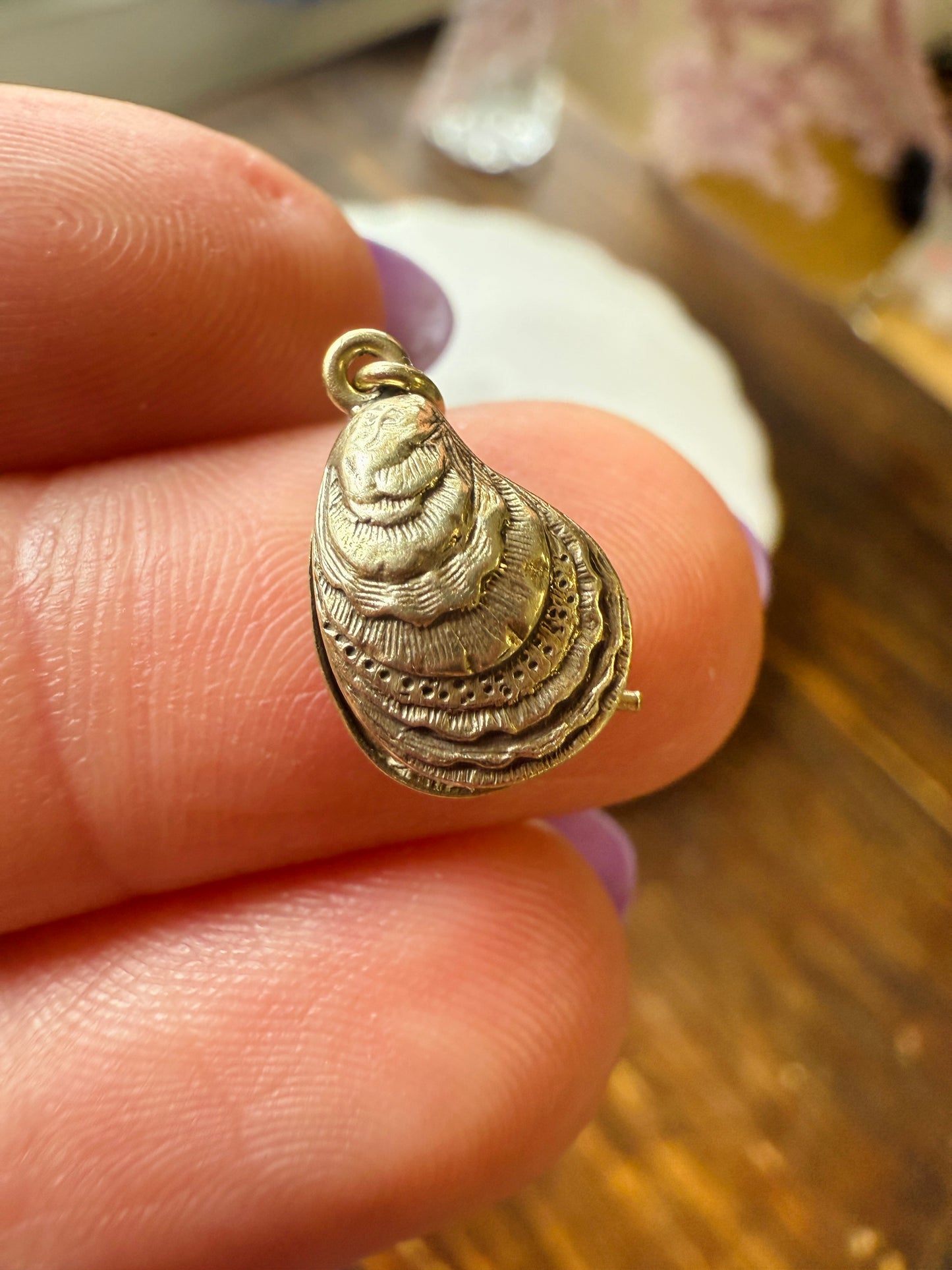 Vintage 14k oyster charm