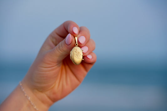 Vintage 18k Gold Italian Locket