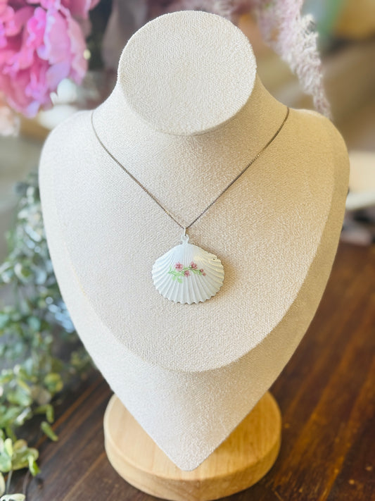Vintage & Rare Enamel Sea Shell Necklace