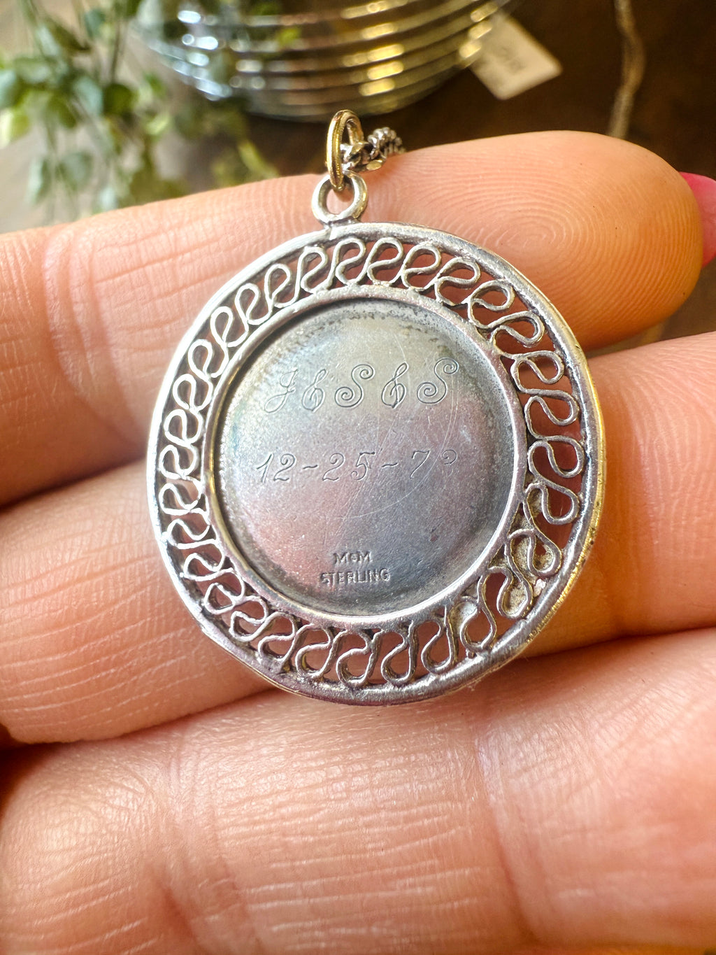 Vintage 1970s Engraved Aquarius Zodiac Necklace