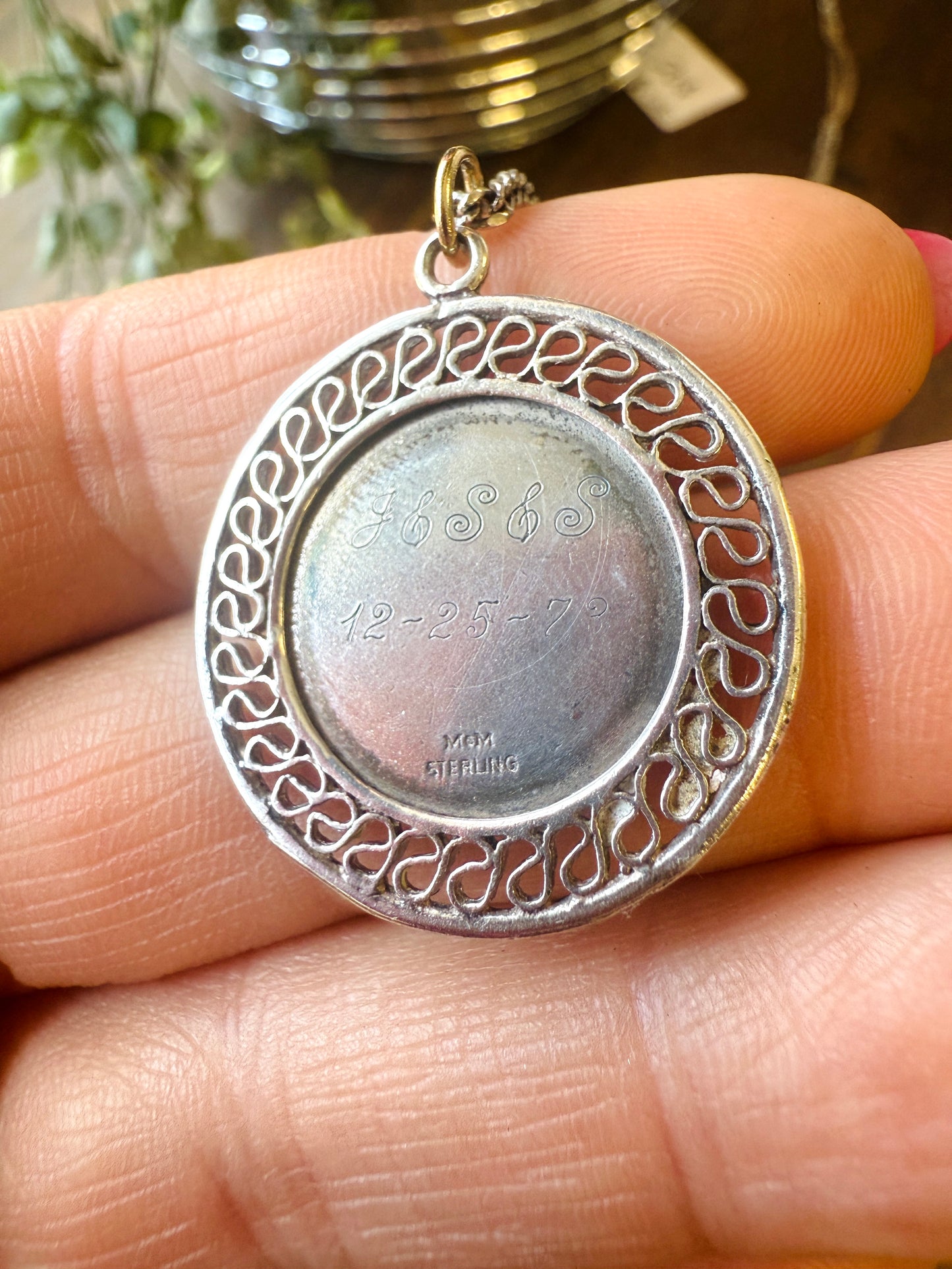 Vintage 1970s Engraved Aquarius Zodiac Necklace