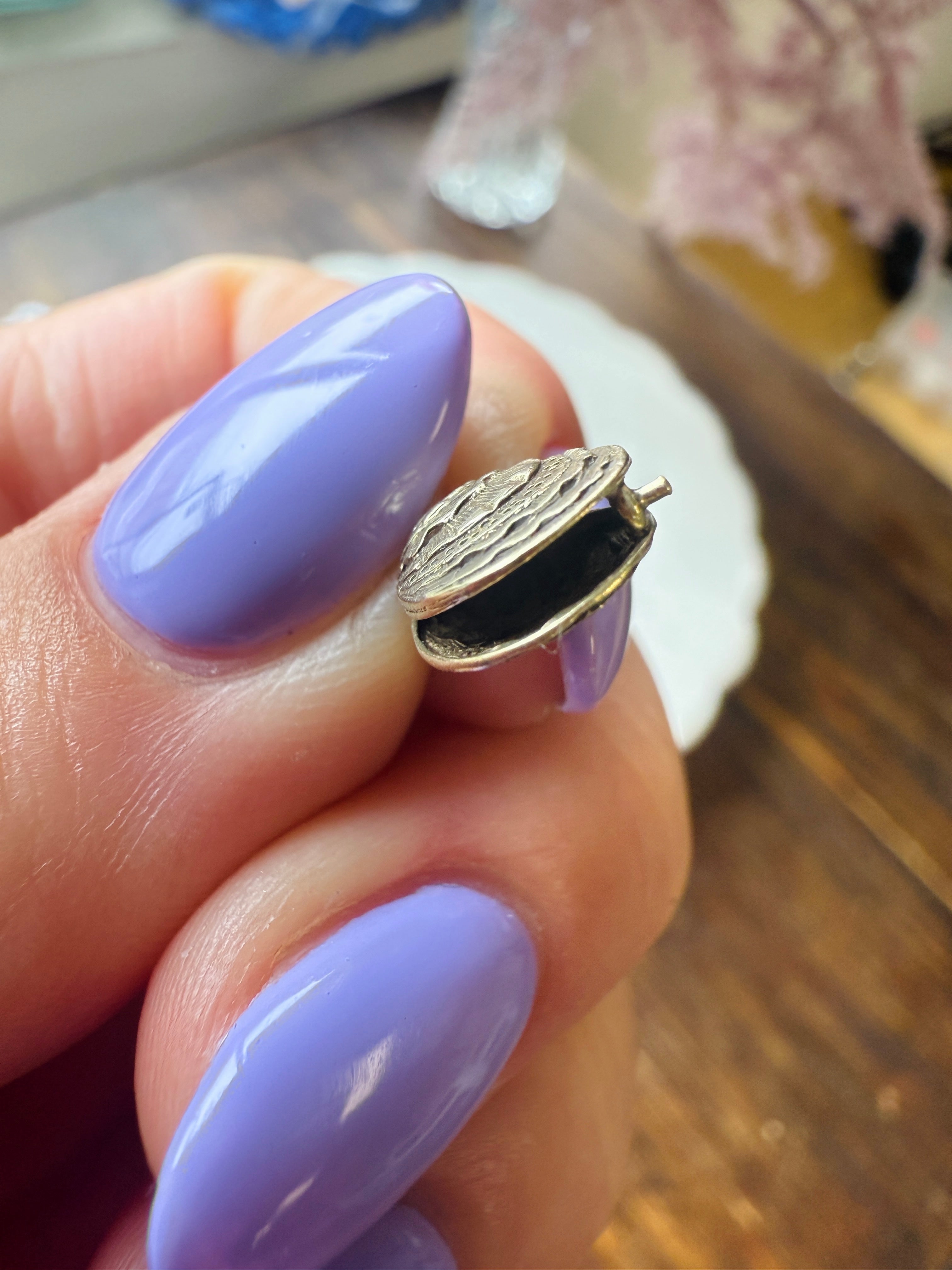 Vintage 14k oyster charm