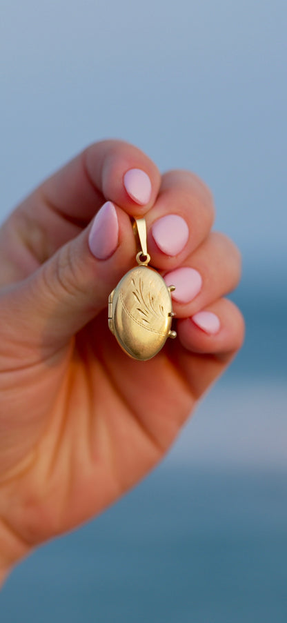 Vintage 18k Gold Italian Locket