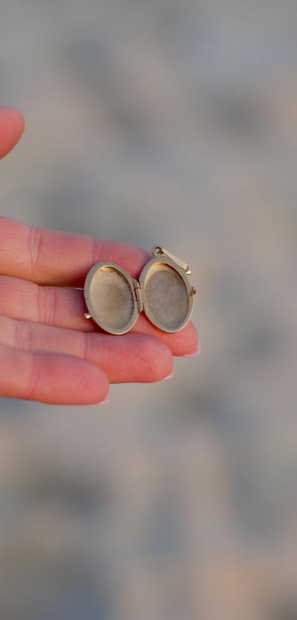 Vintage 18k Gold Italian Locket