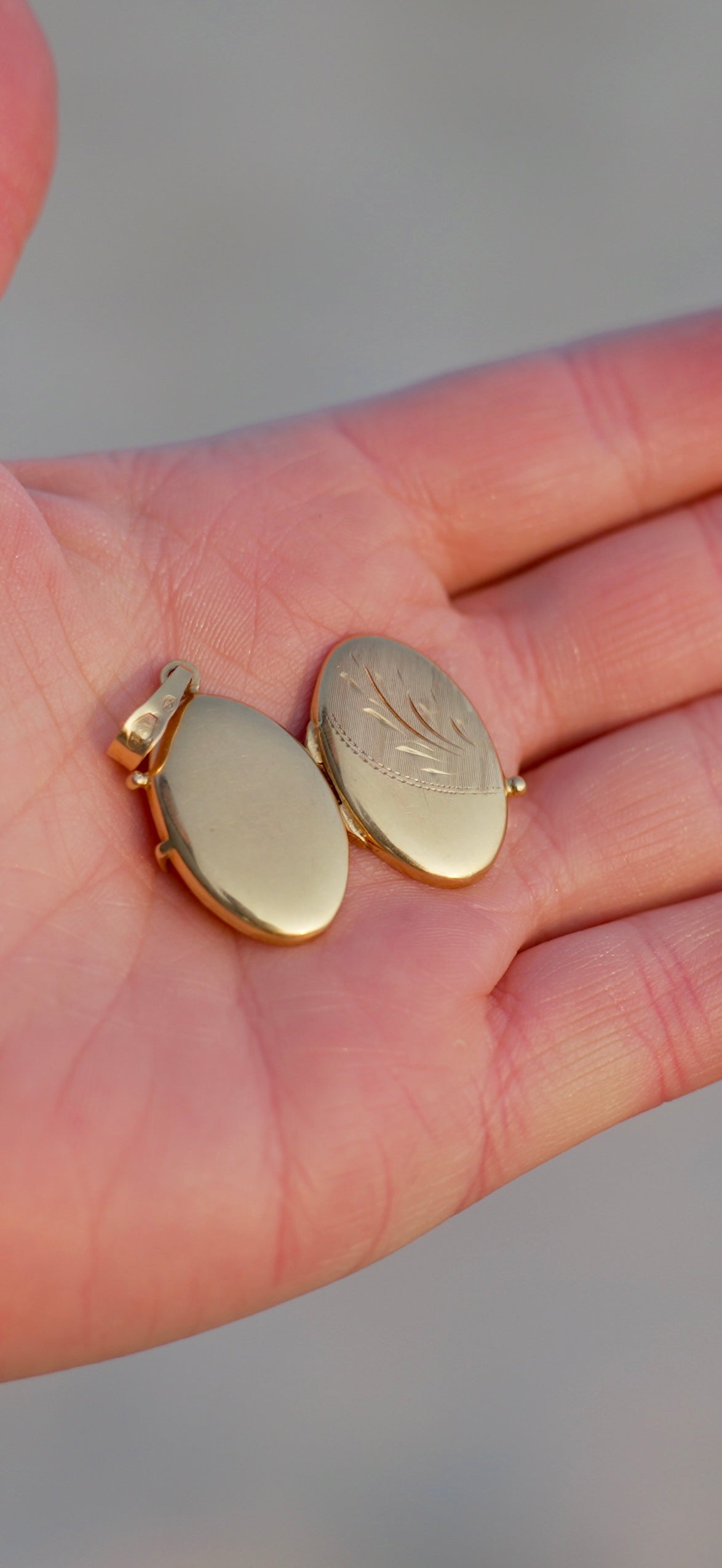 Vintage 18k Gold Italian Locket