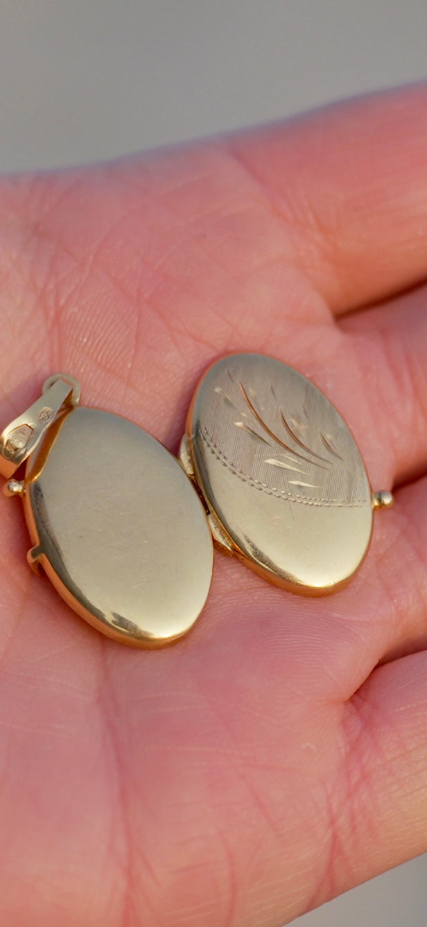 Vintage 18k Gold Italian Locket