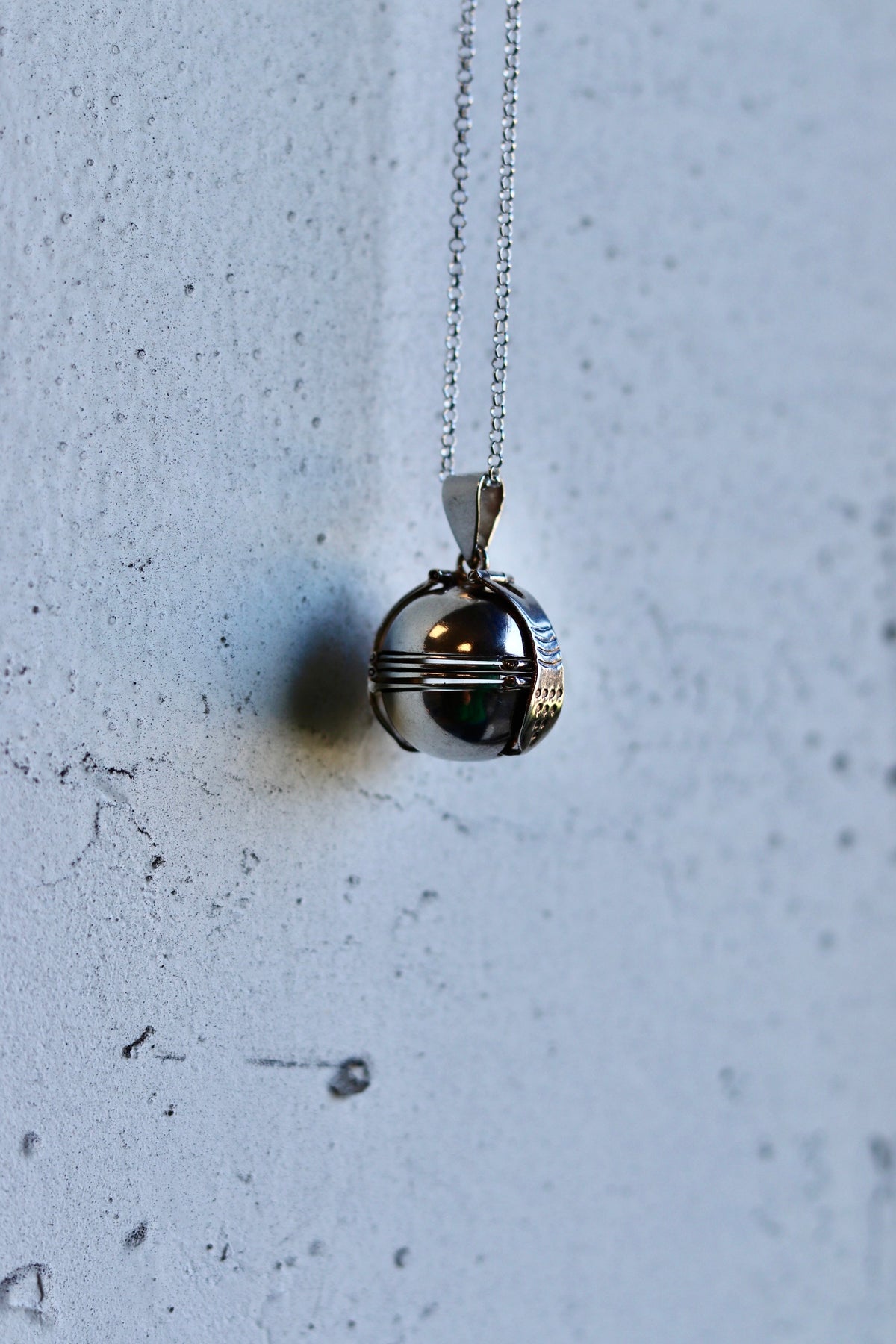Vintage Orb 6 Photo Locket 925