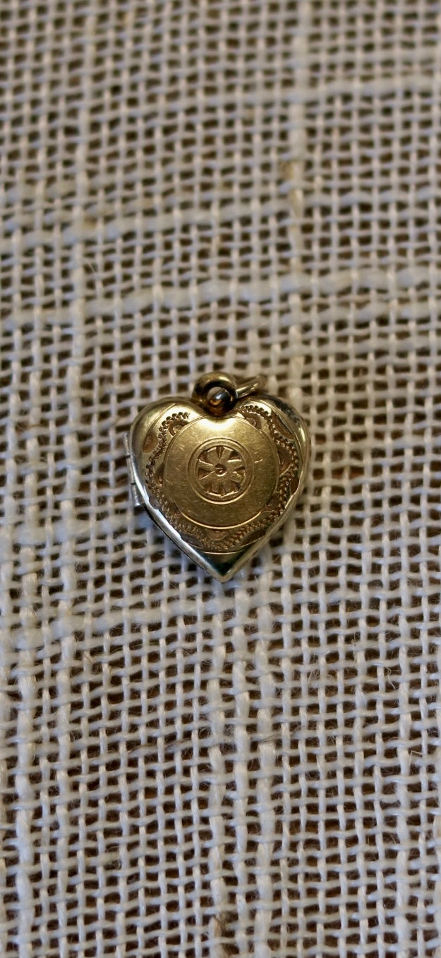 1940/50s Engraved Heart Locket Gold Fill