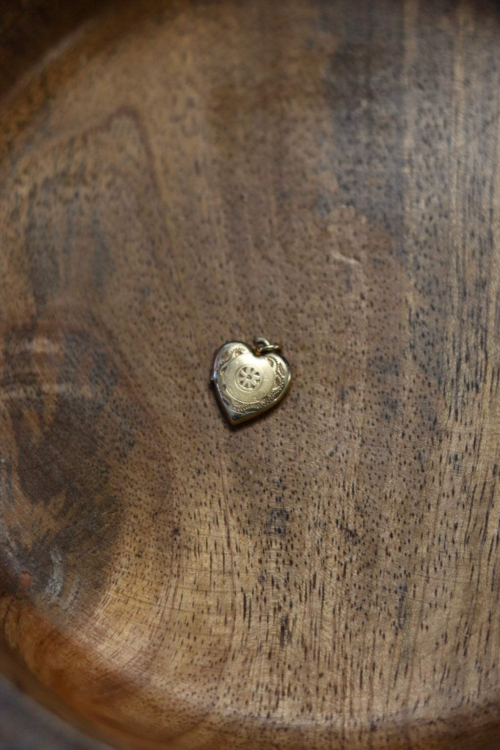 1940/50s Engraved Heart Locket Gold Fill