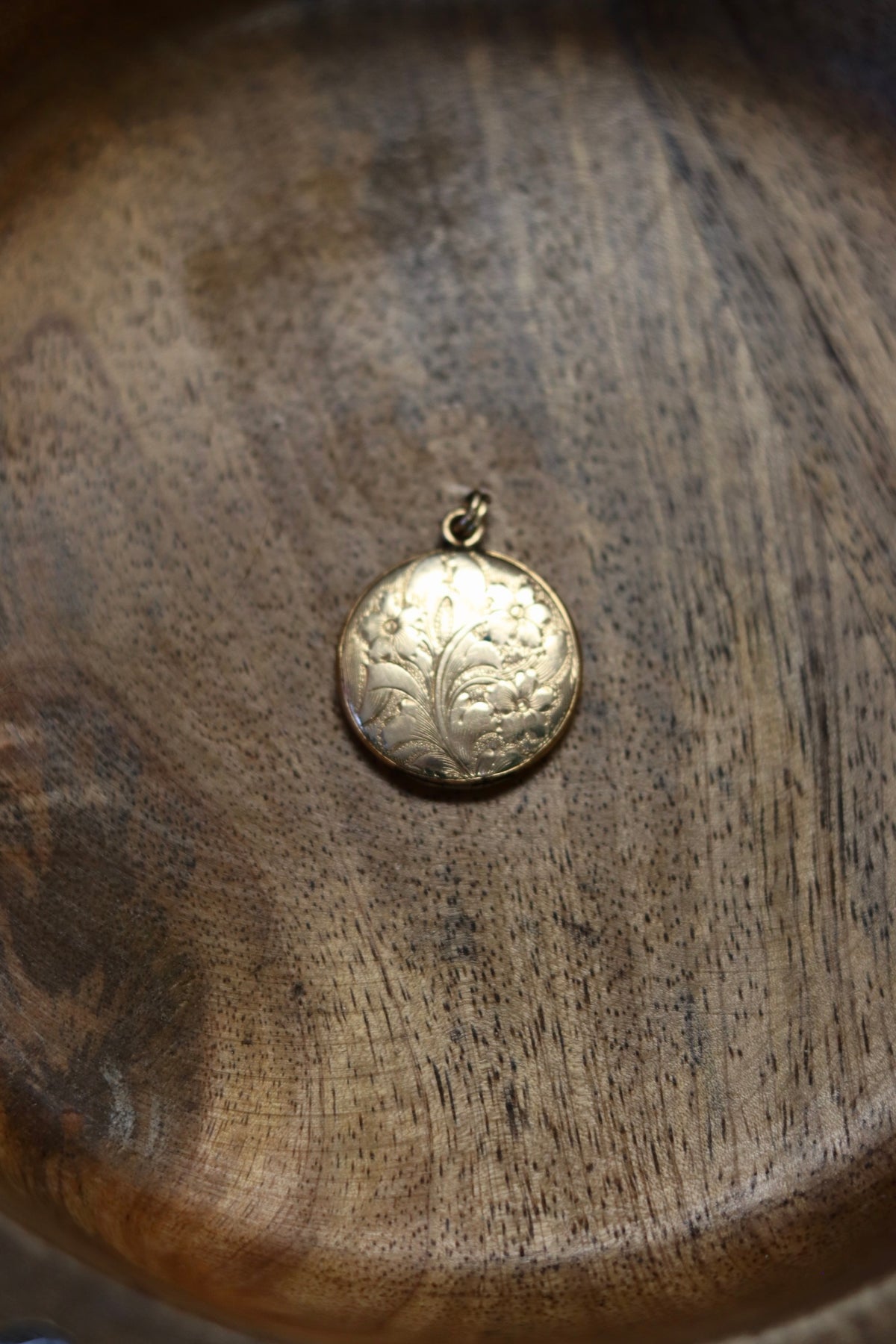 Vintage Gold Fill Circle Engraved Locket
