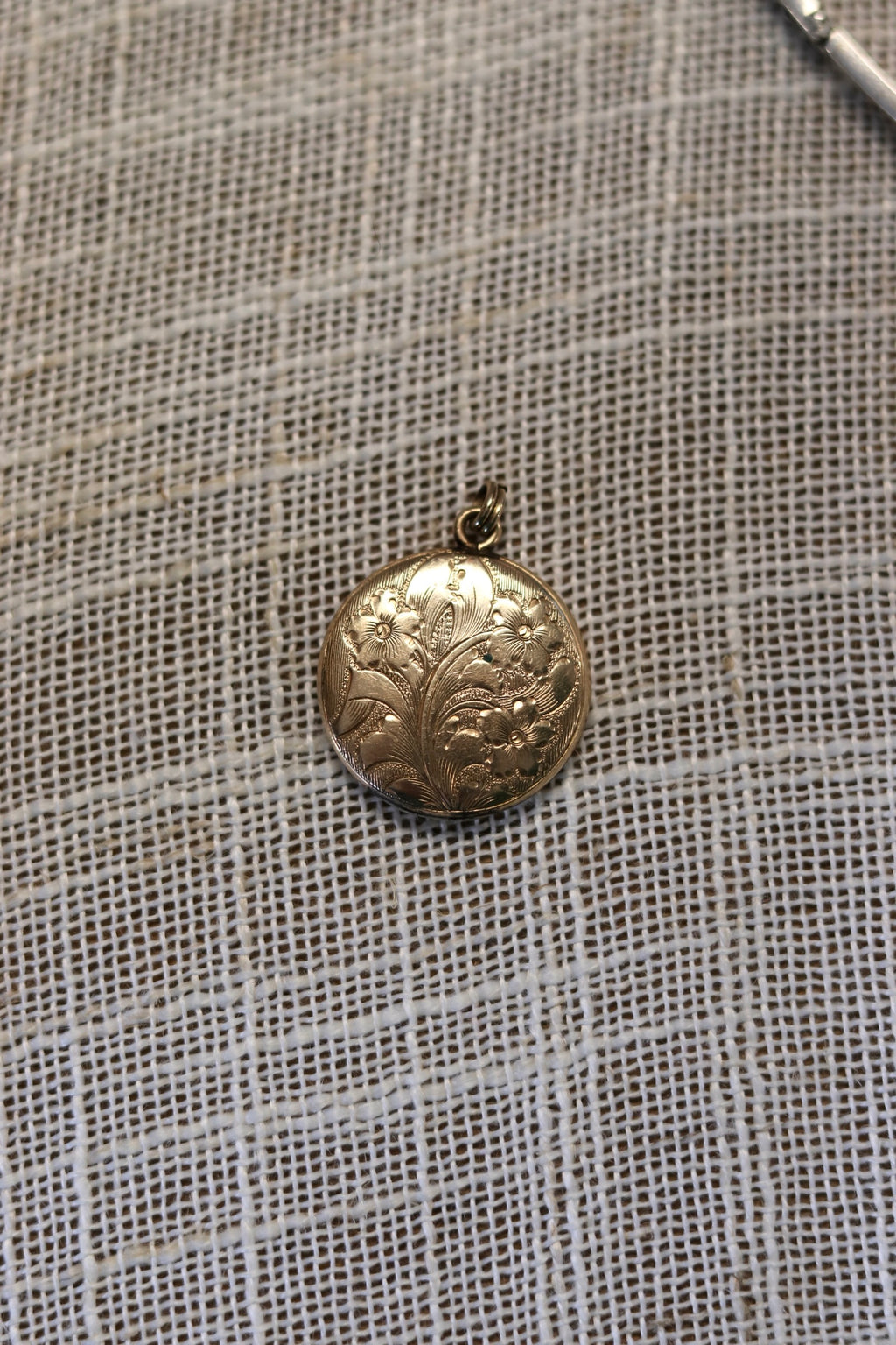 Vintage Gold Fill Circle Engraved Locket