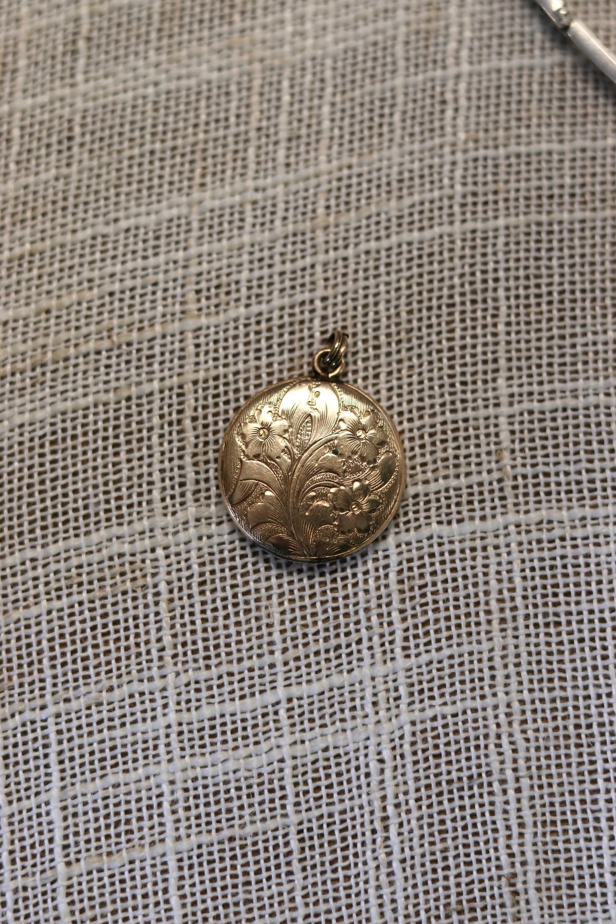 Vintage Gold Fill Circle Engraved Locket