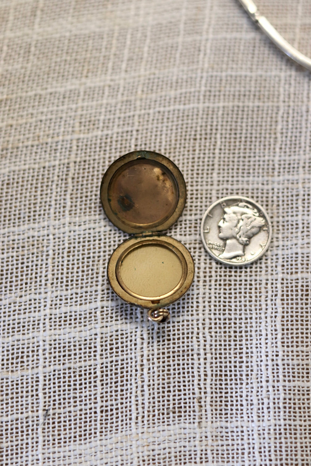 Vintage Gold Fill Circle Engraved Locket