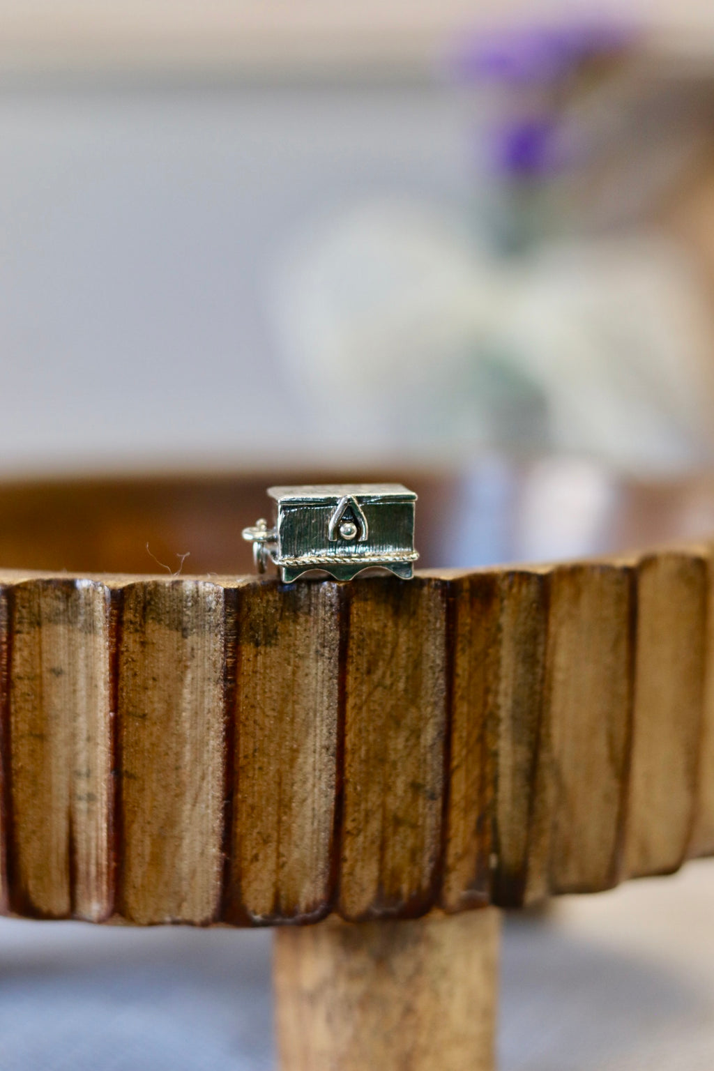 Hope Chest, Opens 925