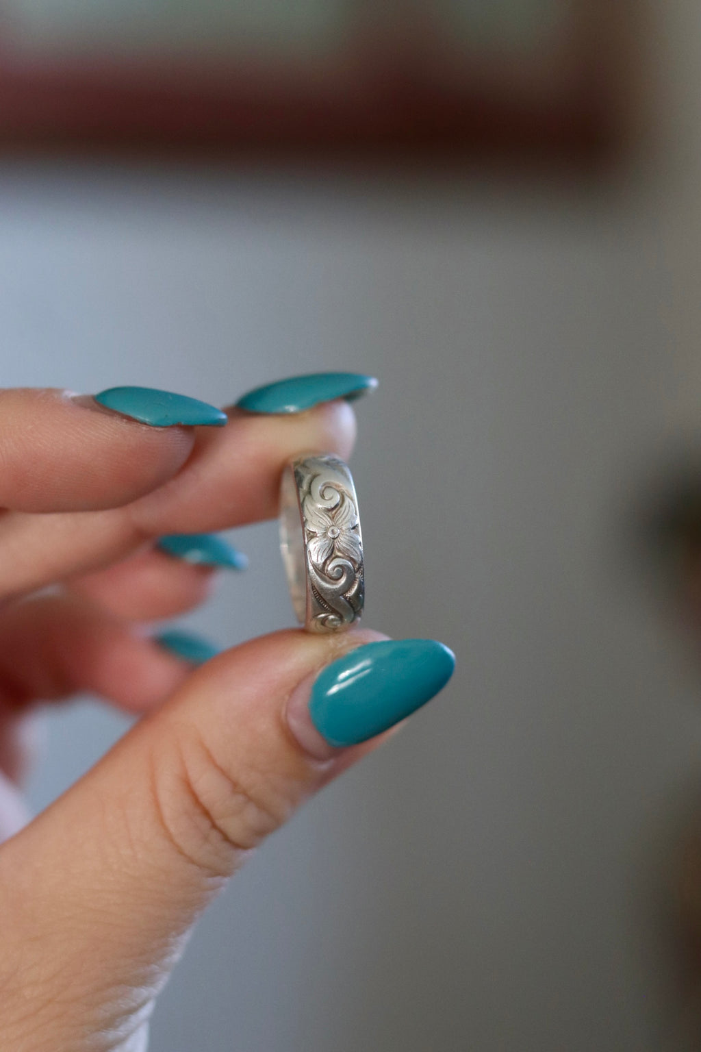 Vintage Floral Engraved Band 1990s