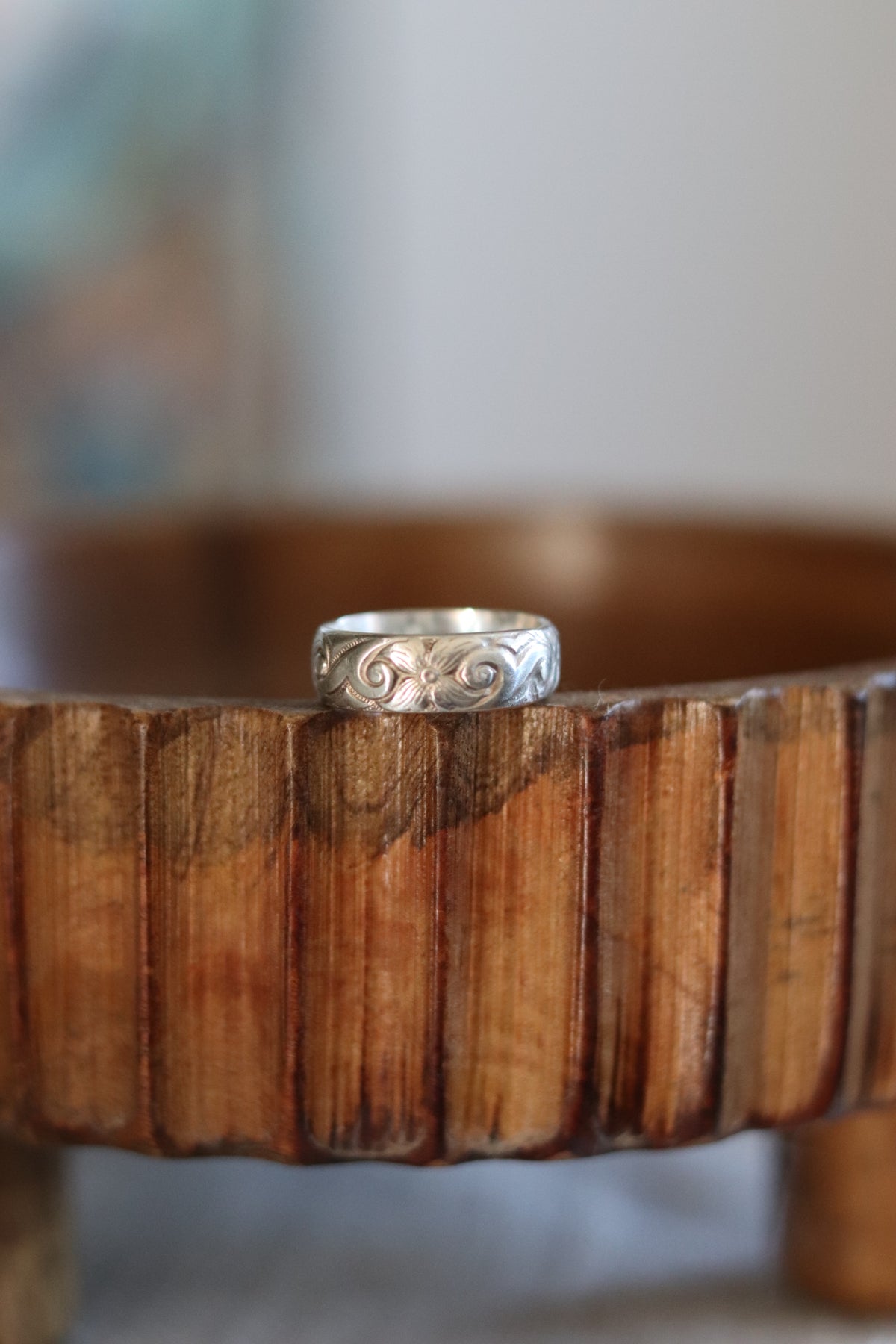 Vintage Floral Engraved Band 1990s