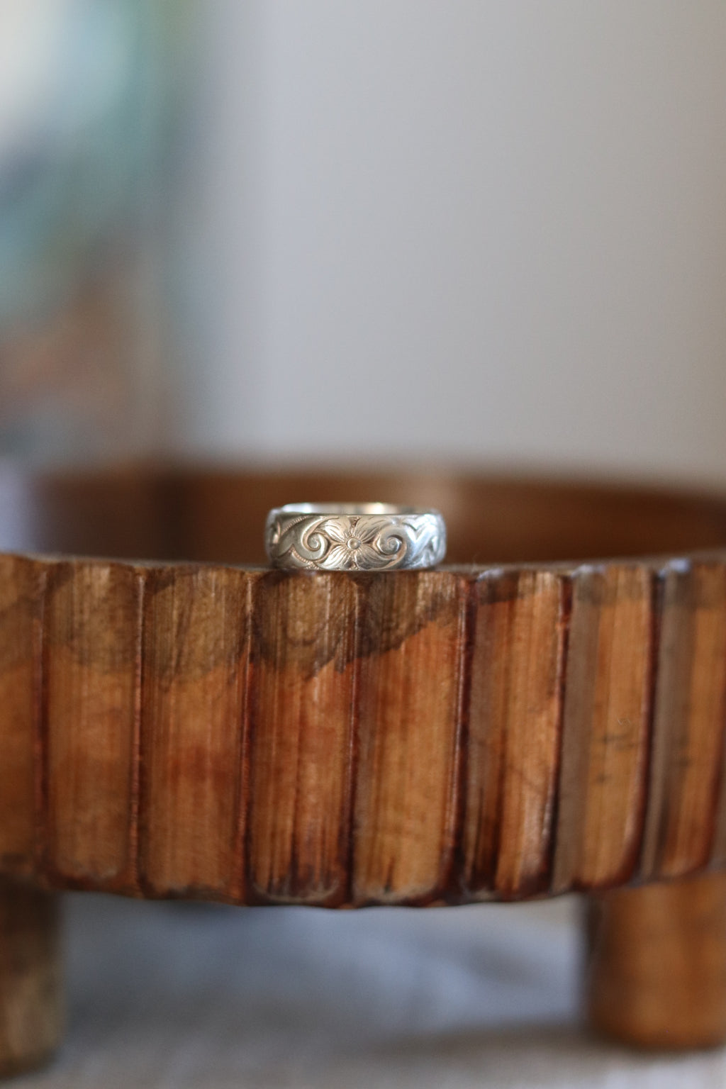 Vintage Floral Engraved Band 1990s