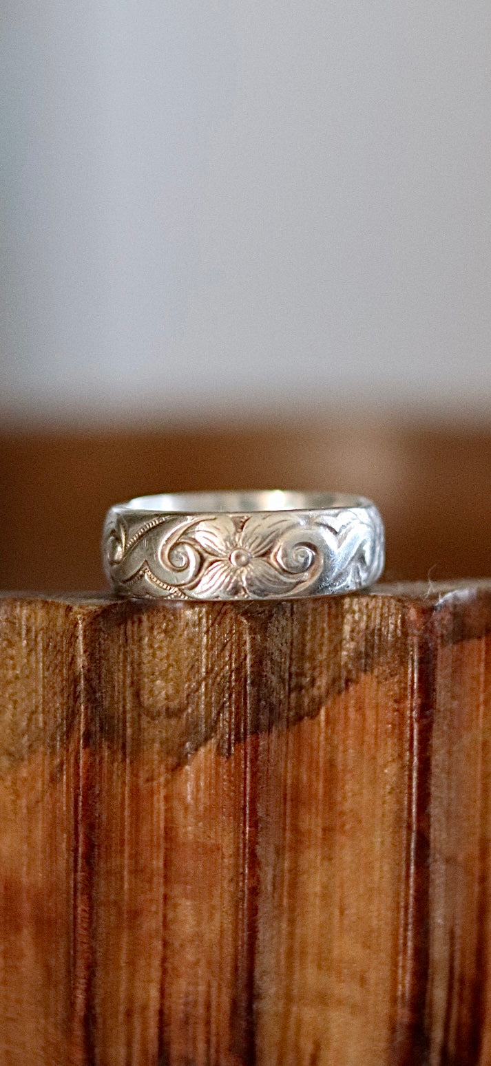 Vintage Floral Engraved Band 1990s