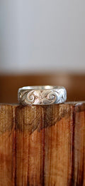 Vintage Floral Engraved Band 1990s
