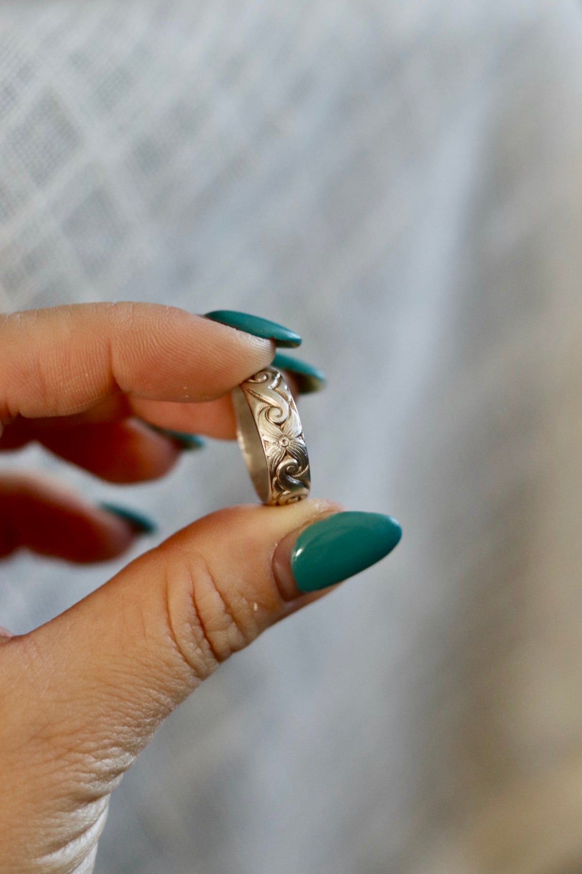 Vintage Floral Engraved Band 1990s