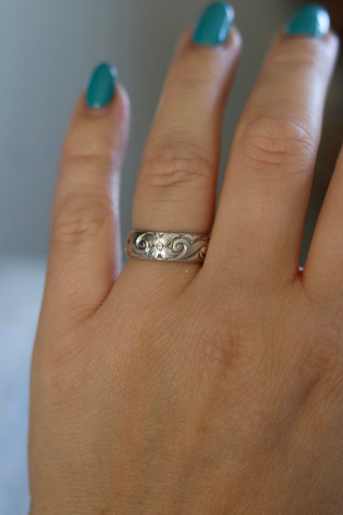 Vintage Floral Engraved Band 1990s
